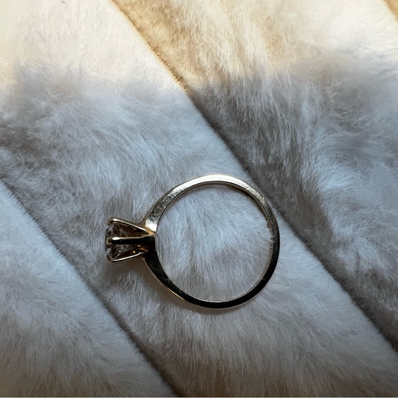 10k gold and white sapphire ring - Picture 9 of 11